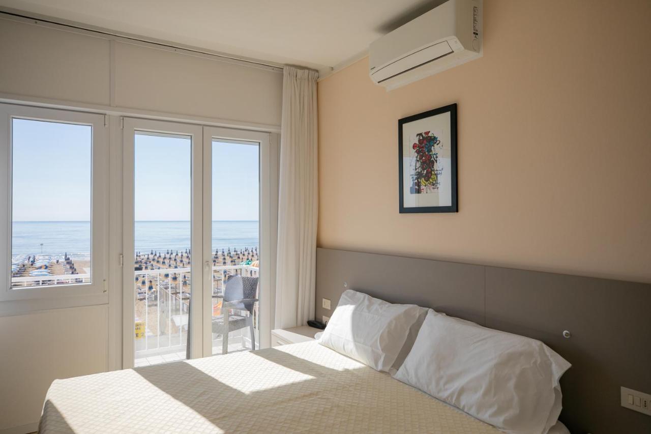 Hotel Boston 3 Stelle Superior Frontemare Lido di Jesolo Exterior photo