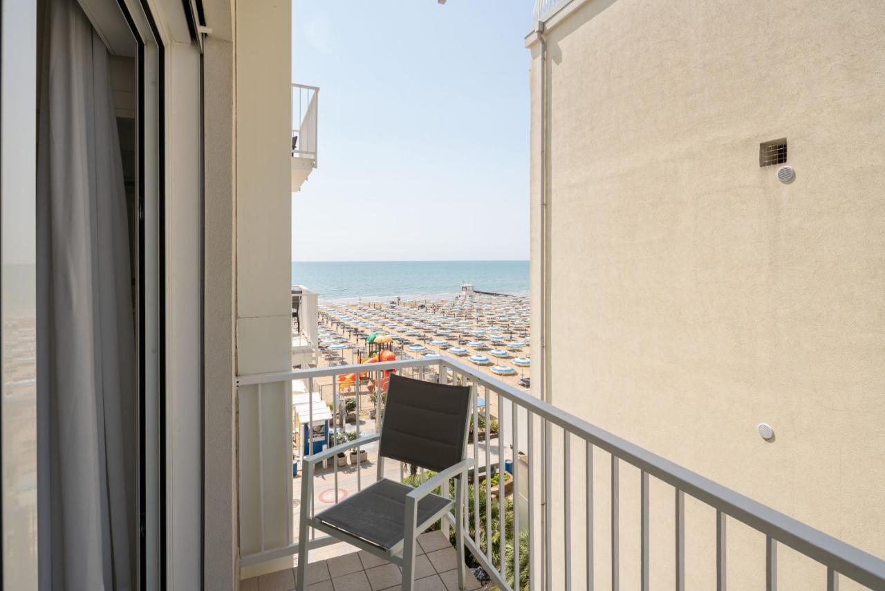 Hotel Boston 3 Stelle Superior Frontemare Lido di Jesolo Exterior photo