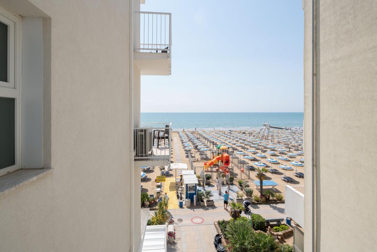 Hotel Boston 3 Stelle Superior Frontemare Lido di Jesolo Exterior photo