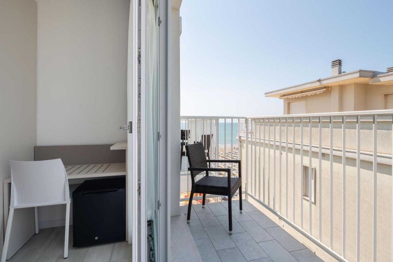 Hotel Boston 3 Stelle Superior Frontemare Lido di Jesolo Exterior photo